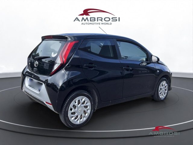Toyota Aygo Connect 1.0 VVT-i 72 CV 5 porte x-play MMT - foto 3 di 4