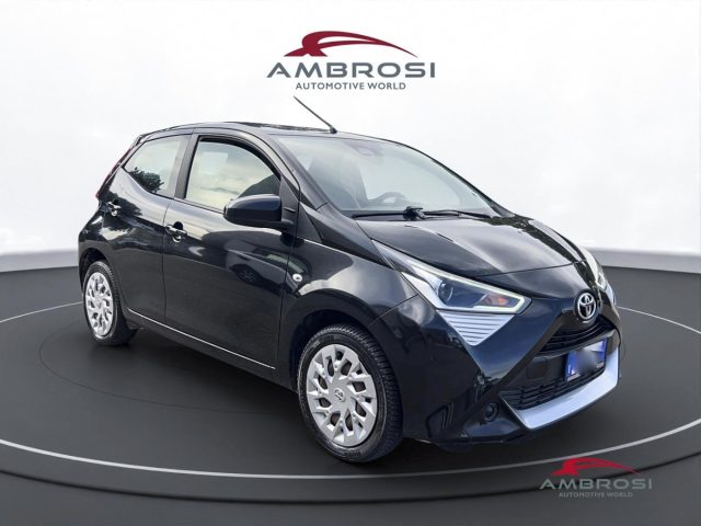 Toyota Aygo Connect 1.0 VVT-i 72 CV 5 porte x-play MMT - foto 2 di 4