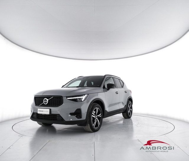 Volvo XC40 2.0 b3 Plus Dark auto, del 2023, 39.490 km, in vendita a Corciano (PG)