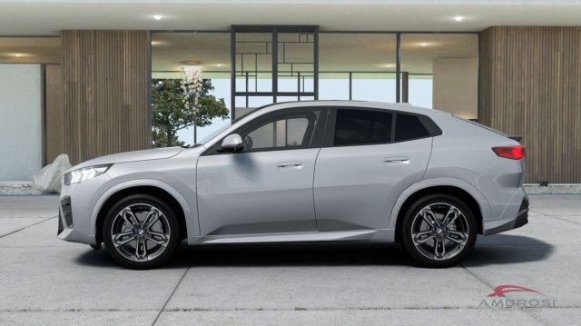 BMW iX2 eDrive20 Msport Innovation package - foto 3 di 4