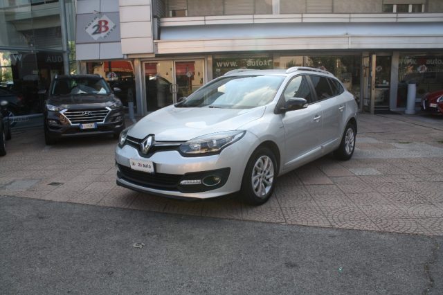 Renault Megane 1.6 SporTour Limited usato a NOVA MILANESE