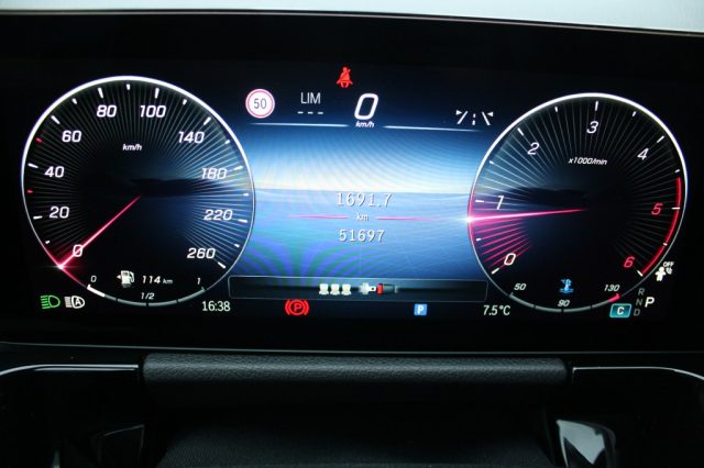 Mercedes-Benz GLA 200 d Automatic Business usato a NOVA MILANESE