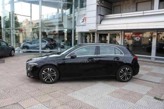 Mercedes-Benz A 180 Automatic AMG Line Premium - foto 2 di 4
