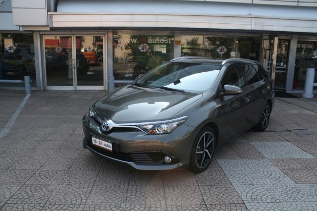 Toyota Auris Touring Sports 1.8 Hybrid Lounge usato a NOVA MILANESE
