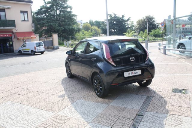 Toyota Aygo 1.0 VVT-i 69 CV 5 porte x-play TSS - foto 3 di 4