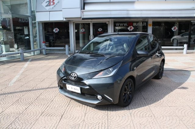 Toyota Aygo 1.0 VVT-i 69 CV 5 porte x-play TSS, del 2017, 52.300 km, in vendita a Nova Milanese (MB)
