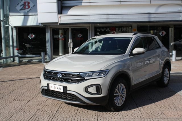 Volkswagen T-Roc 1.0 TSI Life, del 2024, 12.989 km, in vendita a Nova Milanese (MB)