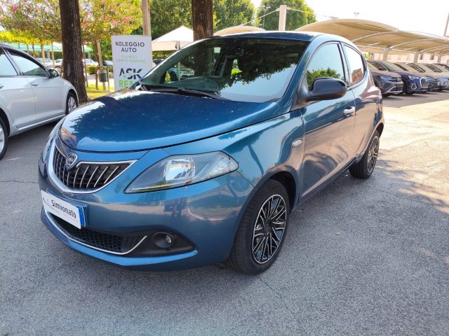 Lancia Ypsilon 1.0 FireFly 5 porte S&S Hybrid Gold, del 2023, 32.500 km, in vendita a Resana (TV)