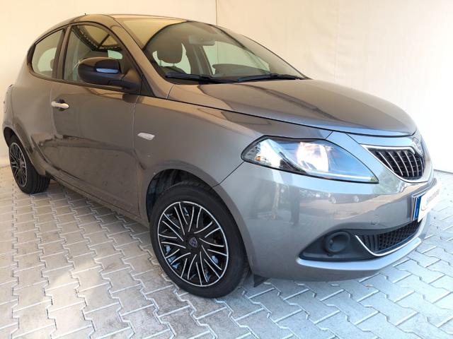 Lancia Ypsilon 1.0 FireFly 5 porte S&S Hybrid Silver Plus - foto 3 di 4