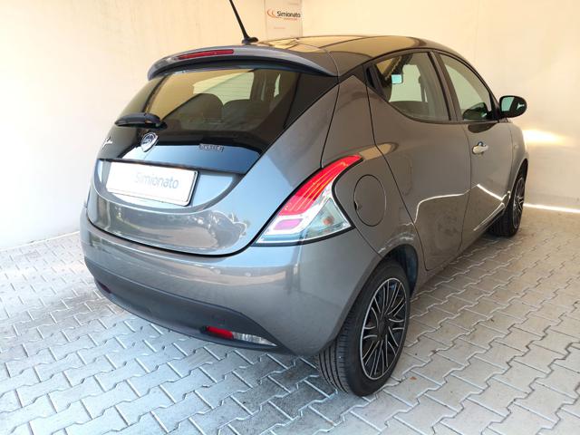 Lancia Ypsilon 1.0 FireFly 5 porte S&S Hybrid Silver Plus - foto 4 di 4