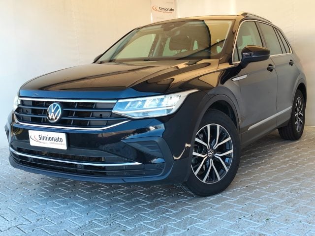 Volkswagen Tiguan 2.0 TDI 150 CV SCR DSG Life usato a RESANA