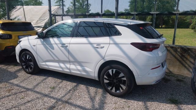 Opel Grandland 1.5 diesel Ecotec aut. Business Elegance - foto 2 di 3