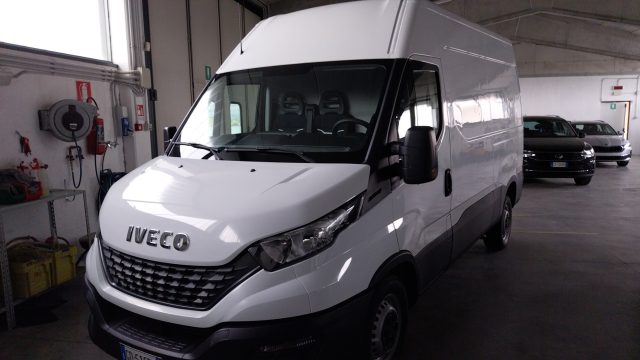 Iveco Daily 35S12V 2.3 HPT PLM-TM Furgone usato a RESANA