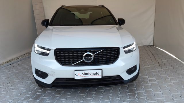 Volvo XC40 T5 Recharge Plug-in Hybrid R-design - foto 2 di 4