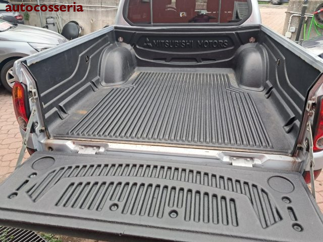 Mitsubishi L200 d.c. 180 cv, gancio tr. - foto 4 di 4