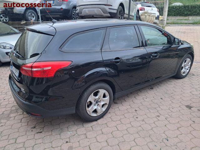 Ford Focus SW eco boost - foto 2 di 4