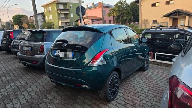 Lancia Ypsilon 1.0 FireFly 5 porte S&S Hybrid Ecochic Gold usato a CASTIGLIONE OLONA