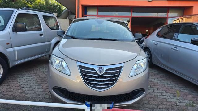 Lancia Ypsilon 1.2 69 CV 5 porte Silver - foto 2 di 11