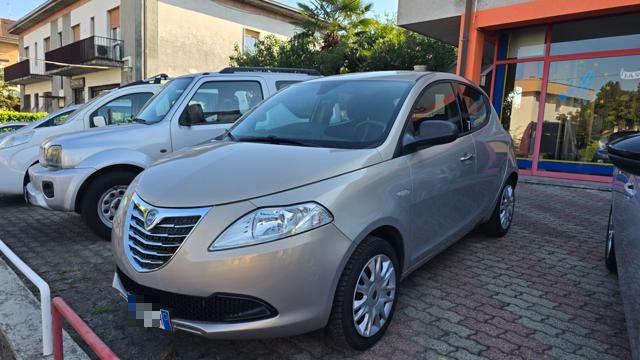 Lancia Ypsilon 1.2 69 CV 5 porte Silver - foto 3 di 11