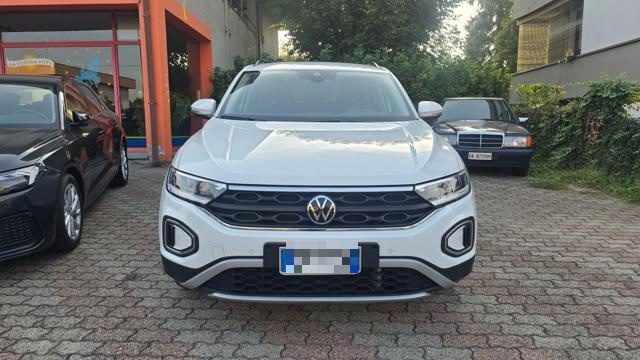 Volkswagen T-Roc 1.5 TSI ACT DSG Life, del 2023, 99.000 km, in vendita a Castiglione Olona (VA)