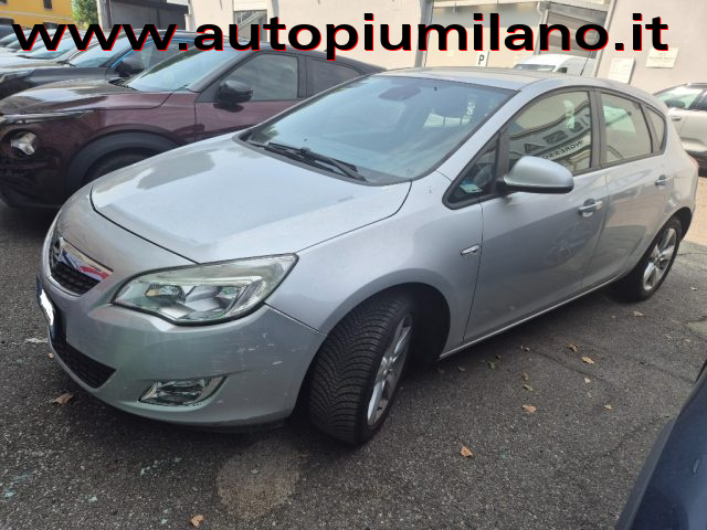 Opel Astra 1.4 100CV 5 porte Elective usato a MILANO