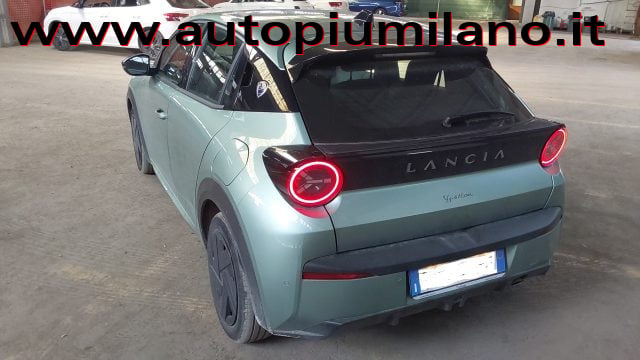 Lancia Ypsilon Hybrid e-DCT - foto 2 di 9