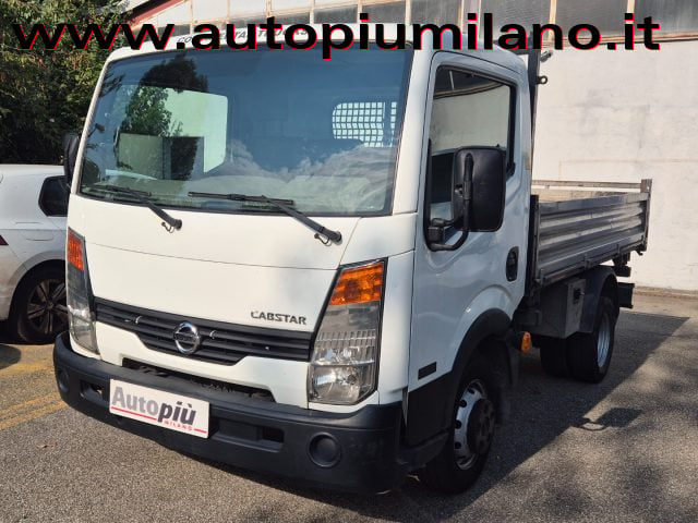 Nissan Cabstar 35.11 2.5 TDI PC-RG Cabinato Basic, del 2008, 263.600 km, in vendita a Milano (MI)