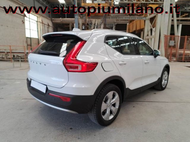 Volvo XC40 T3 Geartronic Momentum Pro - foto 2 di 4