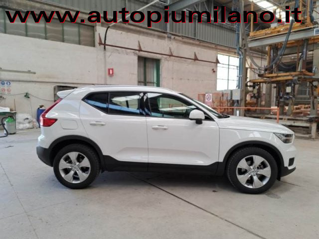 Volvo XC40 T3 Geartronic Momentum Pro - foto 3 di 4
