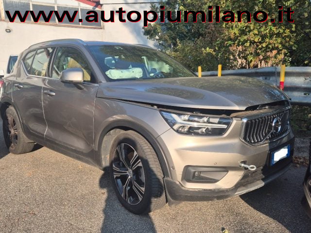 Volvo XC40 T5 Recharge Plug-in Hybrid Inscription - foto 2 di 4