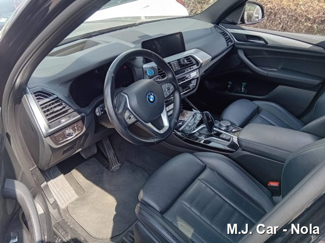BMW iX3 Impressive - foto 3 di 4
