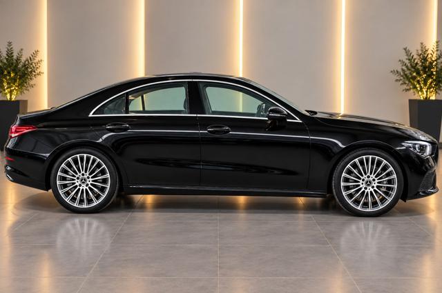 Mercedes-Benz CLA 180 Sport - foto 4 di 4