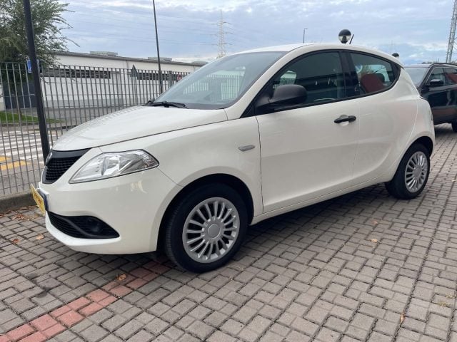 Lancia Ypsilon 1.0 Hybrid Ecochic Silver BELLISSIMA!!!! - foto 2 di 4