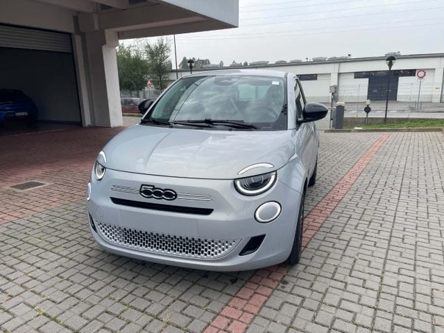Fiat 500 Berlina Hybrid Icon, del 2026, in vendita a Beinasco (TO)