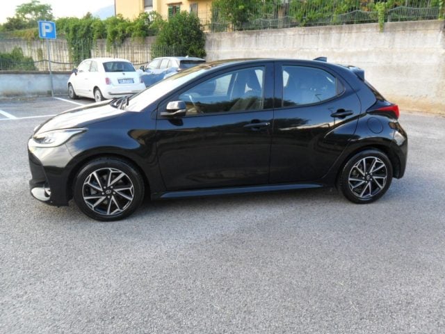 Toyota Yaris 1.5 Hybrid 5 porte Lounge - foto 4 di 4