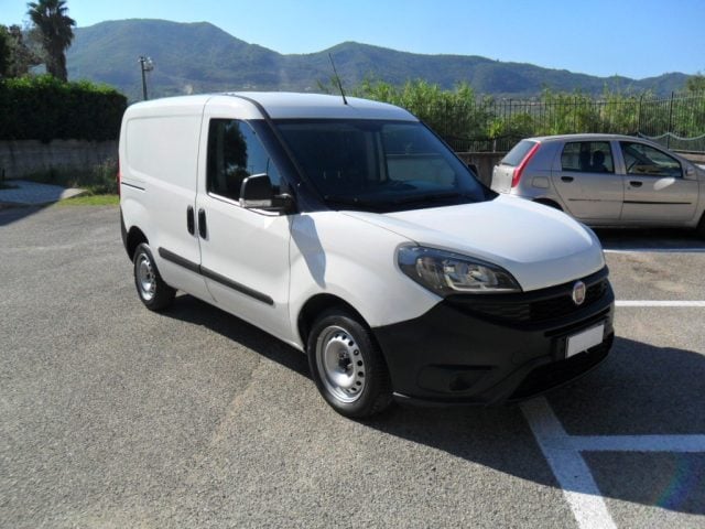 Fiat Doblo Doblò 1.6 MJT 105CV S&S PC-TN Cargo Lounge, del 2022, 78.000 km, in vendita a Giffoni Valle Piana (SA)