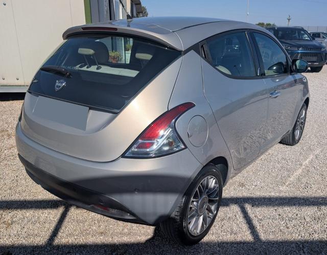 Lancia Ypsilon 1.2 69 CV 5 porte S&S Platinum - foto 3 di 4