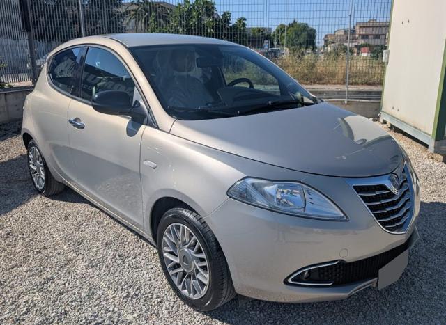 Lancia Ypsilon 1.2 69 CV 5 porte S&S Platinum - foto 2 di 4