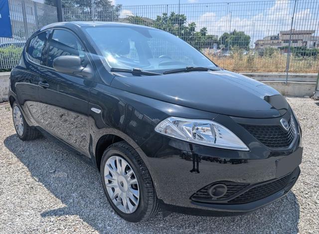 Lancia Ypsilon 1.2 69 CV 5 porte S&S Elefantino Blu con 5° Posto - foto 2 di 4