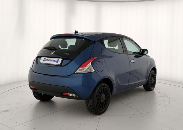 Lancia Ypsilon 1.0 FireFly 5 porte S&S Hybrid Ecochic Silver - foto 4 di 4