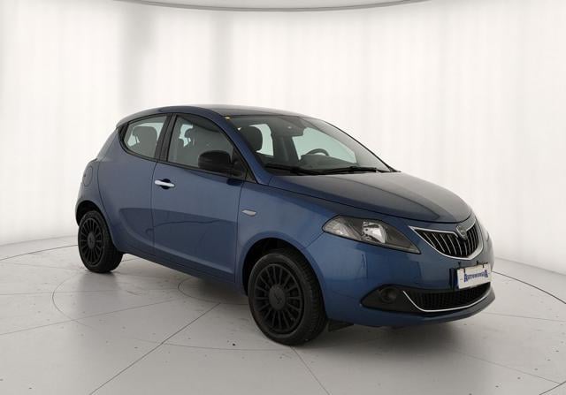 Lancia Ypsilon 1.0 FireFly 5 porte S&S Hybrid Ecochic Silver, del 2022, 71.650 km, in vendita a Barletta (BT)