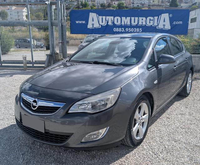 Opel Astra 1.7 CDTI 110CV 5 porte Cosmo, del 2010, 262.844 km, in vendita a Barletta (BT)