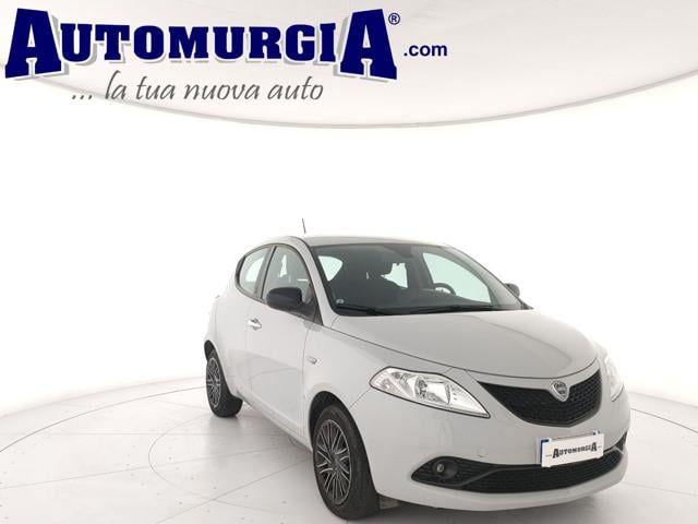 Lancia Ypsilon 1.0 FireFly 5 porte S&S Hybrid Ecochic Gold, del 2020, 27.036 km, in vendita a Barletta (BT)