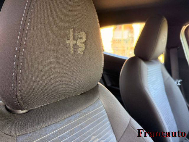 Alfa Romeo Junior 1.2 145 CV Hybrid eDCT6 Speciale - foto 4 di 4
