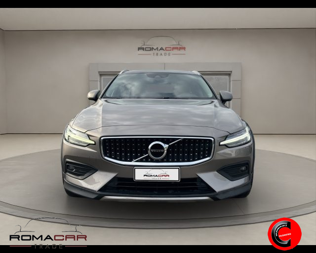 Volvo V60 Cross Country D4 AWD Geartronic Business Plus - foto 2 di 4