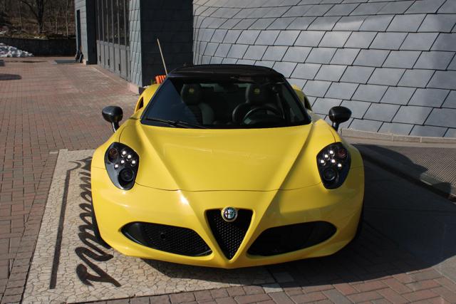 Alfa Romeo 4C 1750 TBi Spider "GIALLO PROTOTIPO" - foto 4 di 4