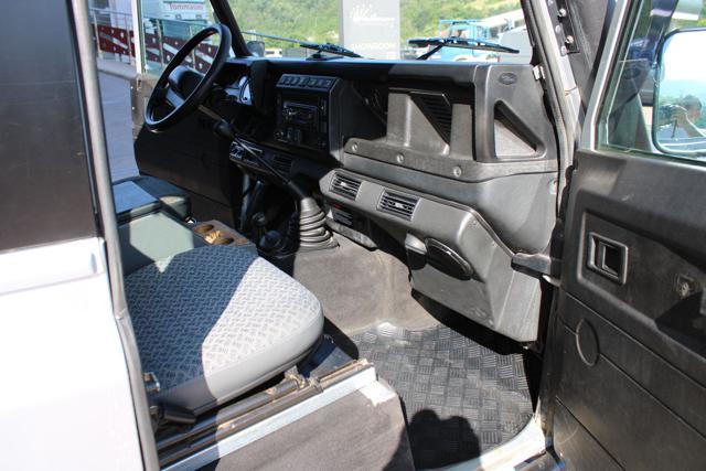 Land Rover Defender 90 2.5Td5 SE 6 POSTI-CLIMA-GANCIO, del 2006, 160.000 km, in vendita a Denno (TN)