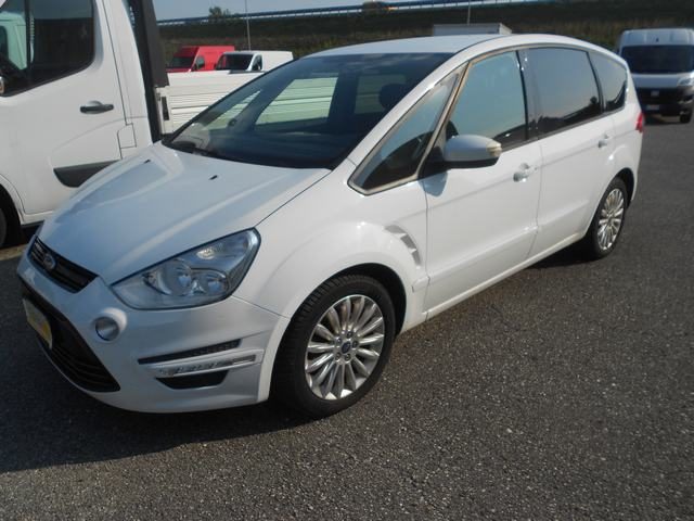 Ford S-Max TITANIUM POWERSHIFT - foto 2 di 4