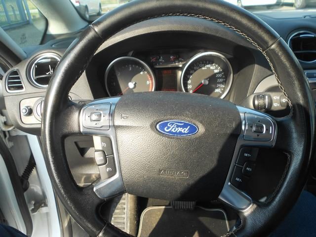 Ford S-Max TITANIUM POWERSHIFT usato a CHIONS