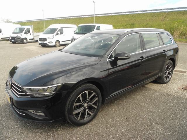 Volkswagen Passat Variant SCR EVO DSG usato a CHIONS